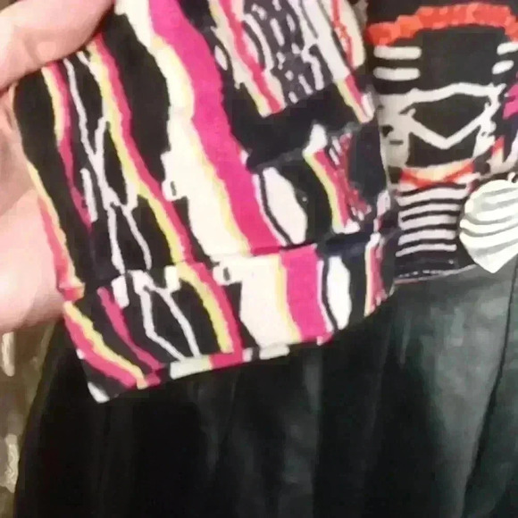 5/$25 Zozo size large women's vibrant top - Picture 6 of 9